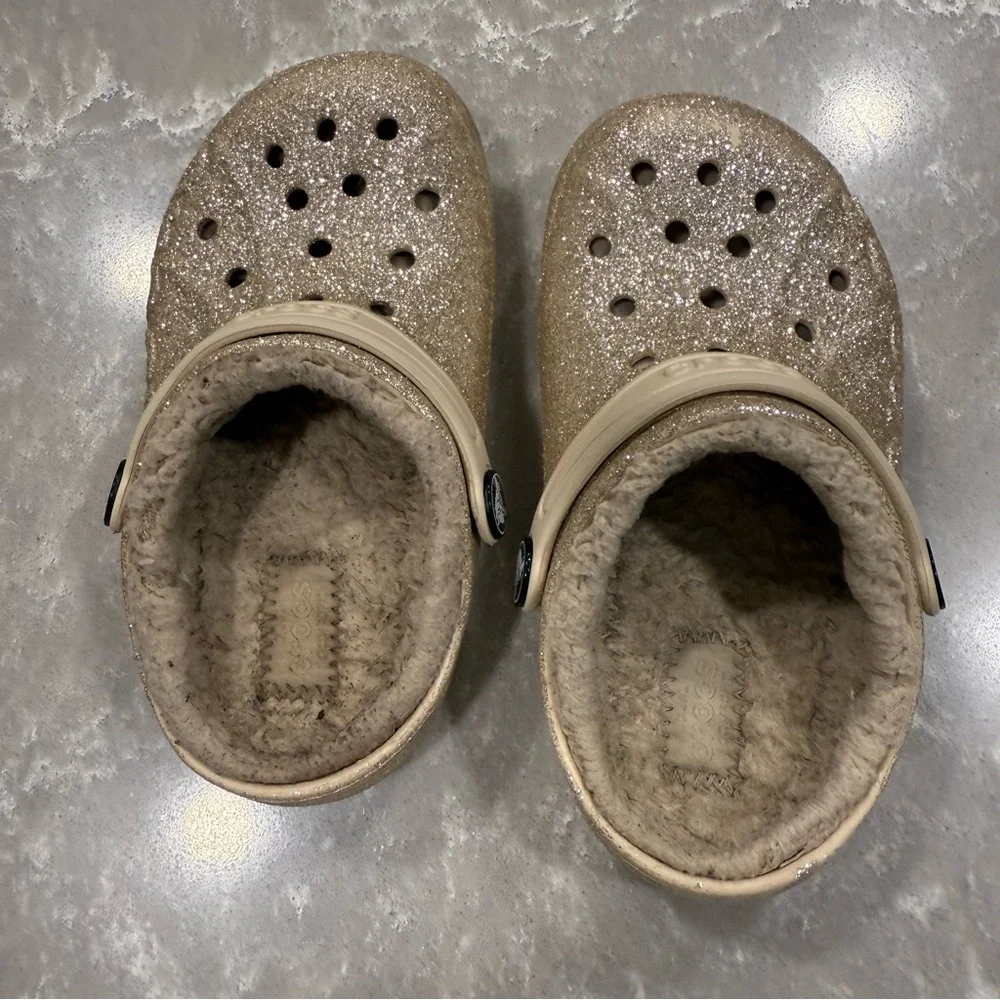 Crocs Gold Glitter Faux Fur Lined Clogs Toddler 11 EUC